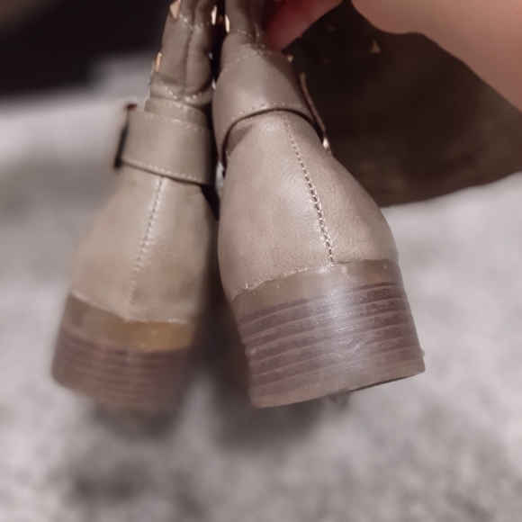 Boots 👢 👢 - Picture 7 of 16